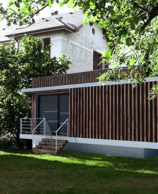Création d’une extension d’une maison individuelle - Extension contemporaine – Brdage à claire-voie – Ossature bois – Toiture plate